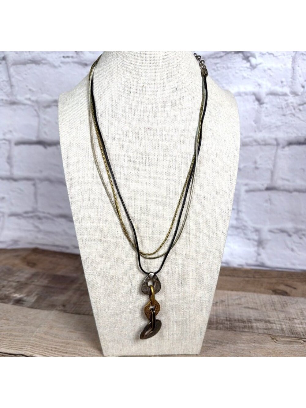 VTG Chicos Brutalist Metal Adjustable 3 Cord Necklace Gold Silver Boho Pendant - Picture 1 of 13